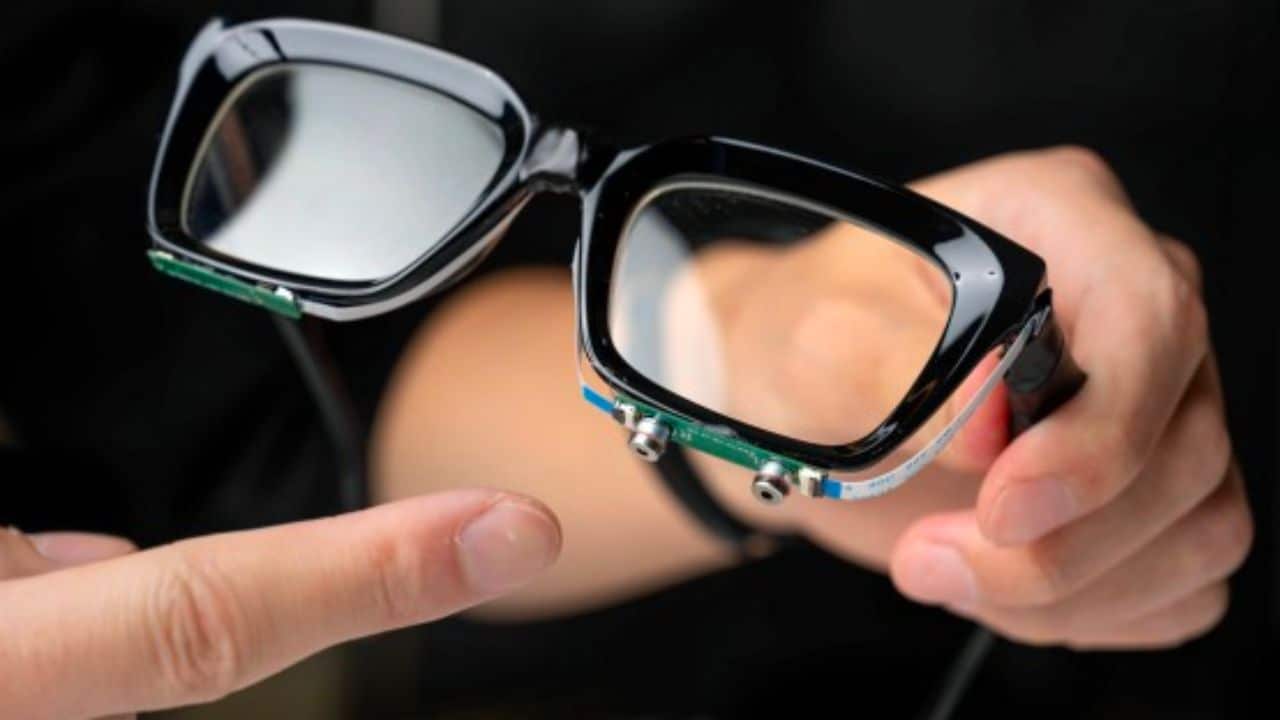 EchoSpeech: AI-powered Wearable To Recognize Silent Speech